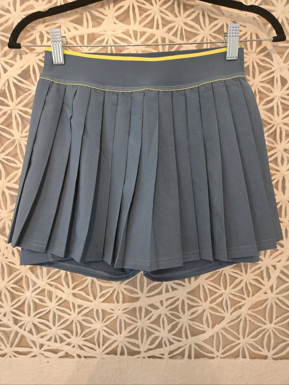 New Balance Pleated Tennis Skort NWT Teal Yellow WK41402 Size Small - Picture 2 of 8